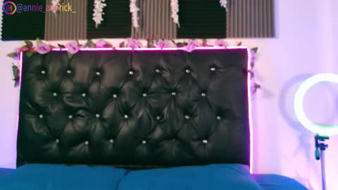 Annie Andrick online show from 03.04.26