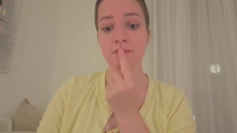 Snapshot of _annieone chatting on 10.24.25 Anna online show from 10.24.25