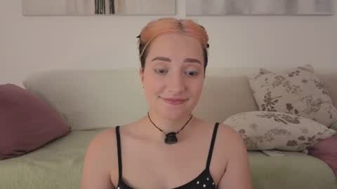 Snapshot of _annieone chatting on 07.25.26 Anna online show from 07.25.26