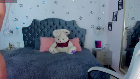 Snapshot of _antonnela_ chatting on 01.17.25 antonnela online show from 01.17.25