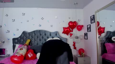 Snapshot of _antonnela_ chatting on 02.22.25 antonnela online show from 02.22.25