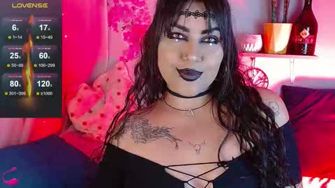 Snapshot of _any_ducan_ chatting on 10.26.25 Angie online show from 10.26.25