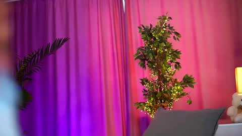 Arielle online show from 02.16.25