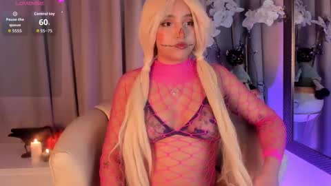 Snapshot of _artemish__ chatting on 10.03.25 online show from 10.03.25