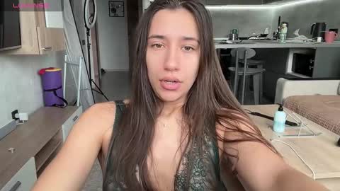 _aura_18 online show from 10.10.25