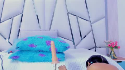 Snapshot of _aurora18 chatting on 01.12.25 Aura online show from 01.12.25