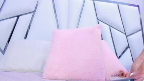 Snapshot of _aurora18 chatting on 01.22.25 Aura online show from 01.22.25