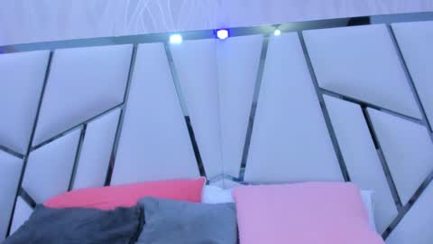 Snapshot of _aurora18 chatting on 02.07.25 Aura online show from 02.07.25