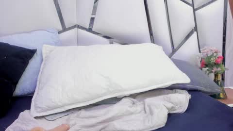 Snapshot of _aurora18 chatting on 03.12.25 Aura online show from 03.12.25