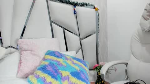 Snapshot of _aurora18 chatting on 11.22.25 Aura online show from 11.22.25