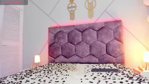 Snapshot of _aurora_collins_ chatting on 02.14.25 _aurora_collins_ online show from 02.14.25