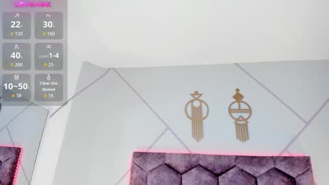 Snapshot of _aurora_collins_ chatting on 10.17.25 _aurora_collins_ online show from 10.17.25