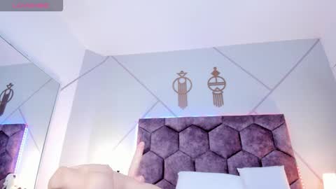 Snapshot of _aurora_collins_ chatting on 11.15.25 _aurora_collins_ online show from 11.15.25