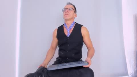 _axelking_ online show from 11.08.25