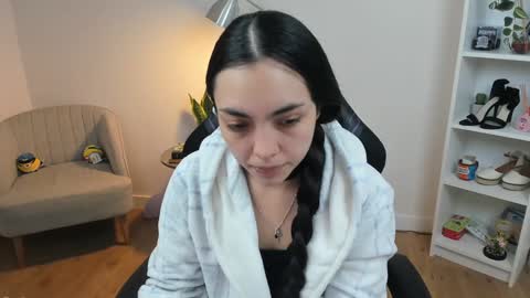 Bella Evans online show from 02.05.25