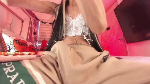 Snapshot of _bellaswwet_ chatting on 10.13.25 _bellaswwet_ online show from 10.13.25