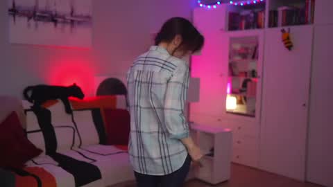 Lili online show from 04.10.26