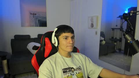 Snapshot of _blakee chatting on 01.05.25 B L A K E online show from 01.05.25