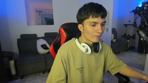 Snapshot of _blakee chatting on 01.08.25 B L A K E online show from 01.08.25