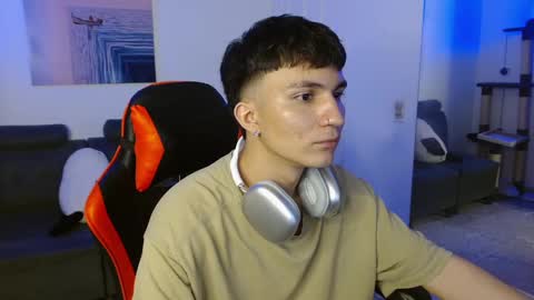 Snapshot of _blakee chatting on 02.13.25 B L A K E online show from 02.13.25