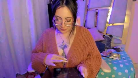 Angie  Independent model online show from 11.16.25