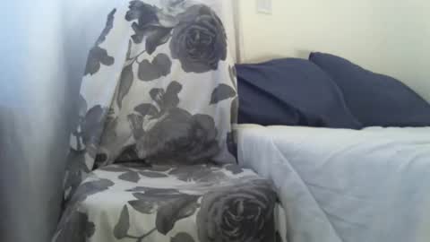 Snapshot of _bunny_b chatting on 10.04.25 I will be back soon online show from 10.04.25