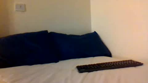 Snapshot of _bunny_b chatting on 10.06.25 I will be back soon online show from 10.06.25