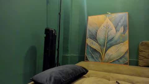 Snapshot of _bunny_boy_ chatting on 10.08.25 _bunny_boy_ online show from 10.08.25