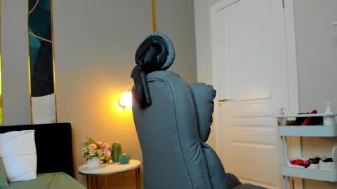 Snapshot of _bunnydollstella_ chatting on 02.24.25 Stella online show from 02.24.25