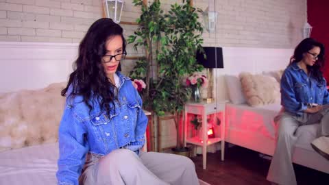 _carlawhite_ online show from 04.07.26