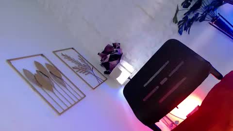 Caroline online show from 10.08.25