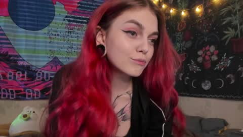 Snapshot of _caroline_coy chatting on 01.10.25 Caroline online show from 01.10.25