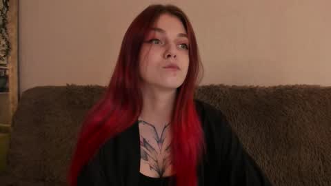 Snapshot of _caroline_coy chatting on 11.07.25 Caroline online show from 11.07.25