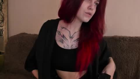 Snapshot of _caroline_coy chatting on 11.11.25 Caroline online show from 11.11.25