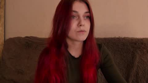 Snapshot of _caroline_coy chatting on 11.30.25 Caroline online show from 11.30.25