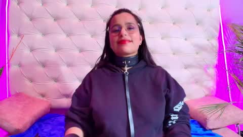 Caroline Sweet online show from 01.20.25