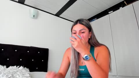 Bella  online show from 01.25.25