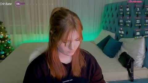 Snapshot of _chlo_e chatting on 12.22.24 Alisa NO NUDE online show from 12.22.24