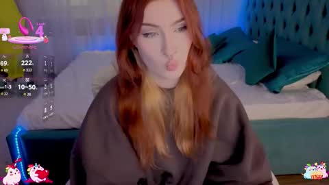 Snapshot of _chlo_e chatting on 10.17.25 Alisa NO NUDE online show from 10.17.25