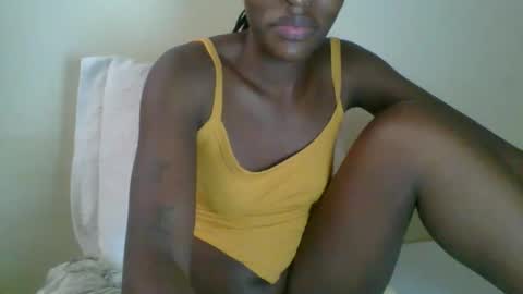 Snapshot of _clara01 chatting on 11.11.25 clara online show from 11.11.25