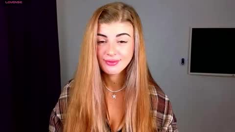 Snapshot of _comefeelme_ chatting on 10.18.25 D online show from 10.18.25