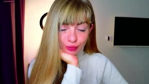 Snapshot of _comefeelme_ chatting on 12.18.25 D online show from 12.18.25