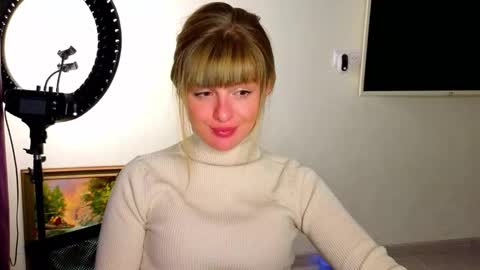 Snapshot of _comefeelme_ chatting on 12.18.25 D online show from 12.18.25