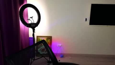 Snapshot of _comefeelme_ chatting on 12.21.25 D online show from 12.21.25