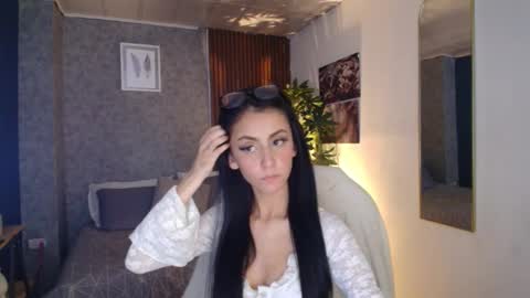 Snapshot of _coraliinee_ chatting on 02.11.26 Coraline online show from 02.11.26