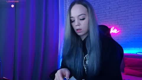 Snapshot of _crazybee_ chatting on 12.08.24 Nica online show from 12.08.24