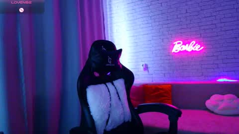 Snapshot of _crazybee_ chatting on 09.21.25 Nica online show from 09.21.25