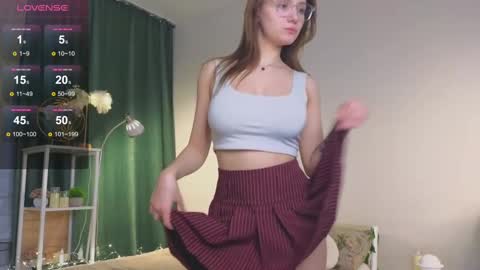 Snapshot of _curlydream_ chatting on 02.14.25 Alice online show from 02.14.25