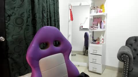 Katherine   Shedule  10pm -4 am  Colombia hour online show from 10.21.25