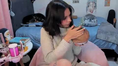 Snapshot of _dayanne_ chatting on 09.19.25 Pao online show from 09.19.25